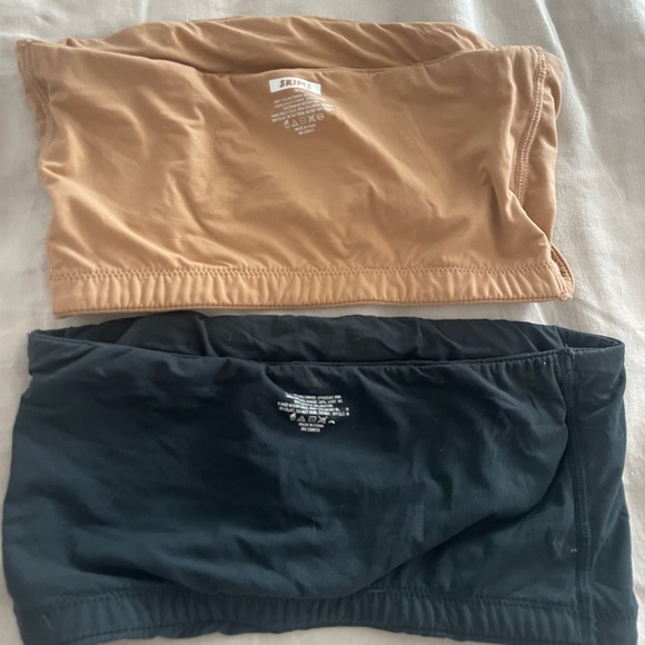 SOLD - (2) Skims Fits Everybody Bandeau Bralette in Clay and Onyx Size XS - Picture 5 of 5